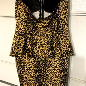 Tag still attach ( the plastic part ) cheetah print.